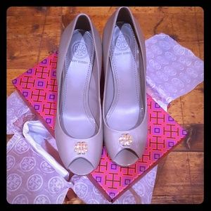 Tory Burch Jolie peep toe wedge 85mm